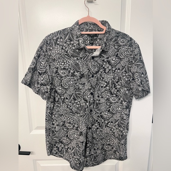 Forever 21 Other - Forever 21 Monochrome Floral Men's Shirt
